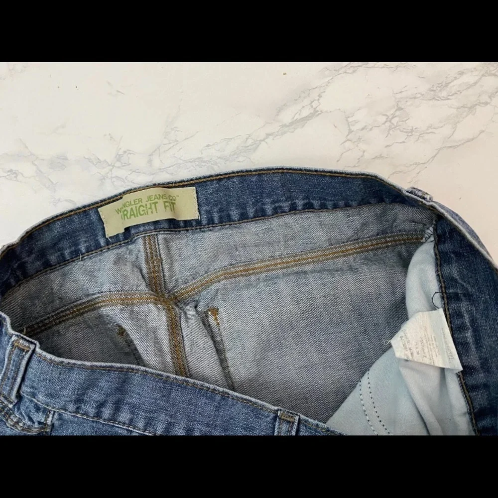 Wrangler Straight Fit Jeans Mens 34X30 Medium Blue Wash Distressed Stained Q​​​​ - Picture 5 of 5